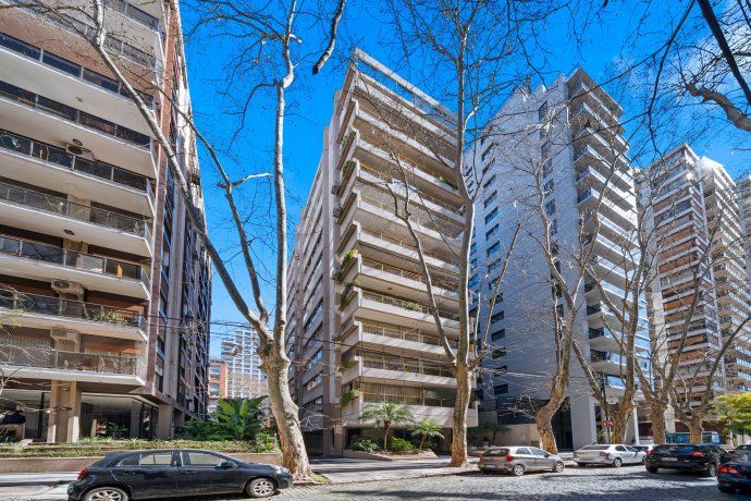 El edificio de Arribeños al 1600, donde se ubica el penthouse a la venta, fue una de las locaciones secundarias de El Encargado 3 El edificio de Arribeños al 1600, donde se ubica el penthouse a la venta, fue una de las locaciones secundarias de El Encargado 3