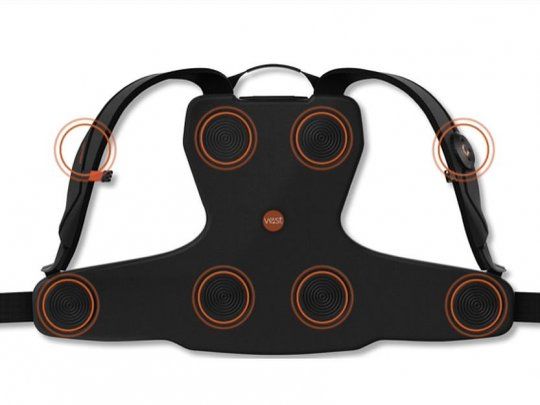 El chaleco Woojer es compatible con Play Station 3 y 4, Microsoft, Appel, Xbox One y 360°, Wii, Vive y Android.&nbsp;