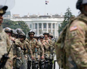 Trump amenazó con ordenar el regreso de la Guardia Nacional si vuelven los incidentes en las protestas.