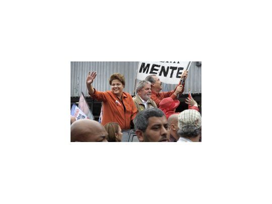 No abandonaré jamás al Mercosur, creo que el Mercosur es prioritario, dijo Rousseff al encabezar una marcha silenciosa un día antes de los comicios.