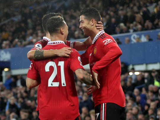 Brillante. Cristiano Ronaldo sigue marcando goles a sus 37 años.
