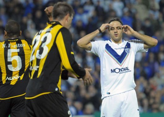 Martínez intentó constantemente lastimar en el área rival y fue a quien le cobraron el penal.