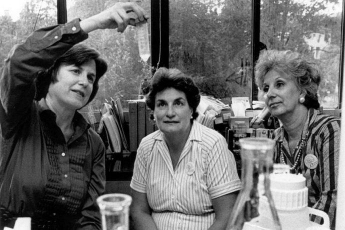Mary Claire King junto a Estela de Carlotto y Nélida Navajas. 