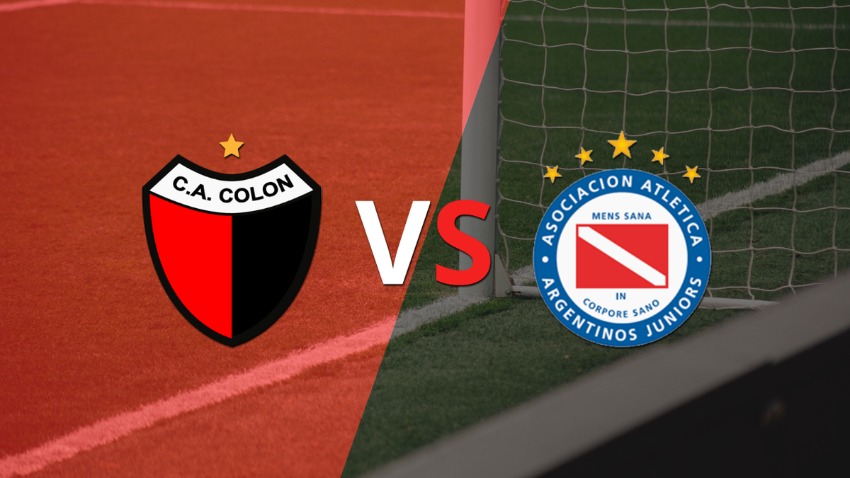 The match between Colón and Argentinos Juniors begins at the Elephant Cemetery The match between Colón and Argentinos Juniors begins at the Elephant Cemetery