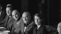 Hanns Zischler), como Thomas Mann, y Erika (Sandra Hüller como su hija Erika en Tierra de mi padre