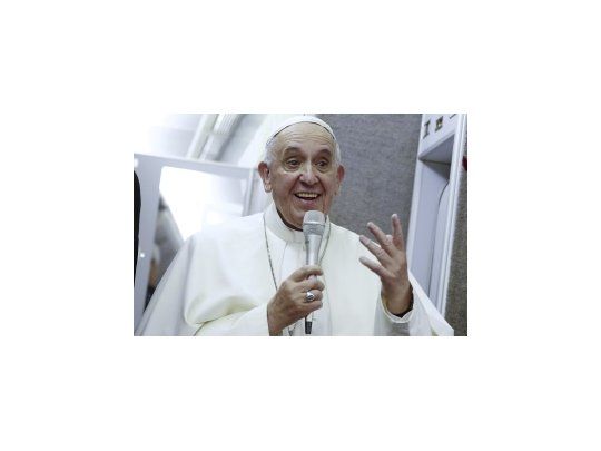 Médico que atendió al Papa desmintió que tenga un tumor