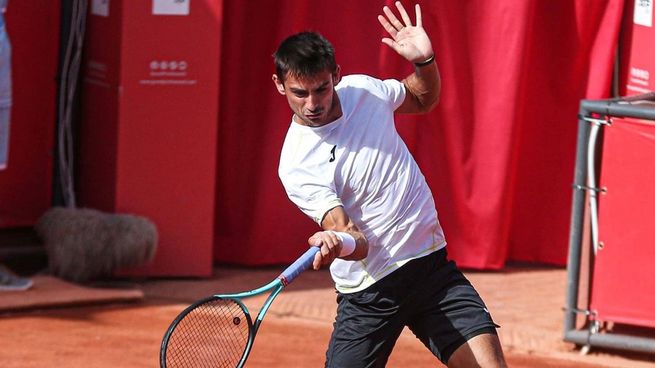 Mariano Navone logró una victoria para el recuerdo en el ATP 250 de Marruecos: venció al suizo Stan Wawrinka, ex N°3 del mundo, quien lo inspiró como tenista cuando era chico.