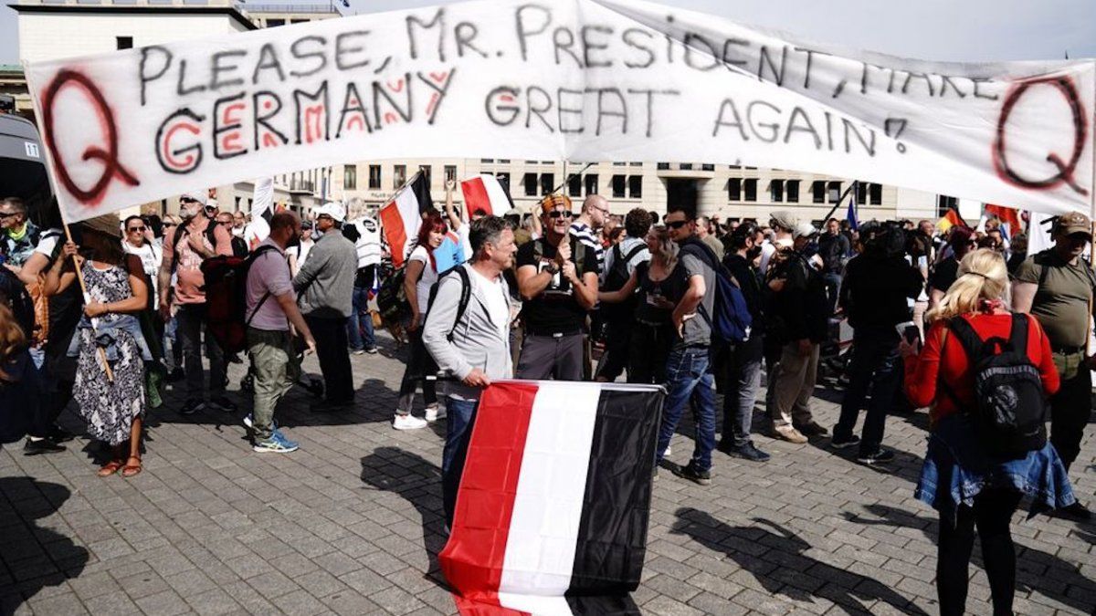 Controversy in Germany over the use of a Nazi stadium for an act of anti-vaccine groups