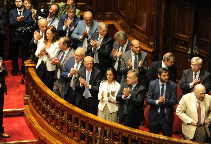 El gabinete de ministros estuvo presente durante el discurso del presidente Luis Lacalle Pou ante el Parlamento uruguayo. El gabinete de ministros estuvo presente durante el discurso del presidente Luis Lacalle Pou ante el Parlamento uruguayo.