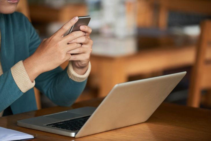 Quienes ya usan eIAF pueden ingresar con su cuenta habitual, mientras que los nuevos usuarios tienen que registrarse antes de hacer el trámite. Quienes ya usan eIAF pueden ingresar con su cuenta habitual, mientras que los nuevos usuarios tienen que registrarse antes de hacer el trámite.