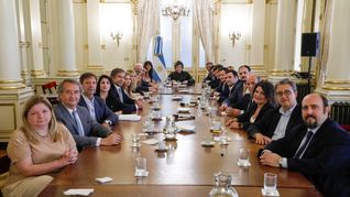 Javier Milei junto a los diputados de La Libertad Avanza.