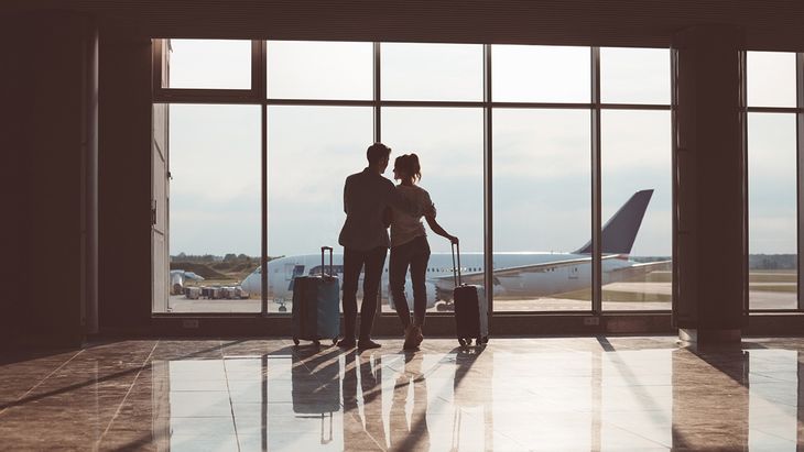 Millones de Argentinos deciden viaajar a Europa en búsqueda de una oportunidad laboral que les permita tener una bienestar Millones de Argentinos deciden viaajar a Europa en búsqueda de una oportunidad laboral que les permita tener una bienestar
