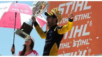 Ardusso se probó la corona de campeón y le quedó perfecta. (Foto prensa Súper TC 2000).