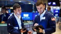 En Wall Street, el S&P 500 y el Nasdaq Composite finalizaron la primera sesión bursátil de 2024 a la baja, tras la caída de las acciones de Apple.