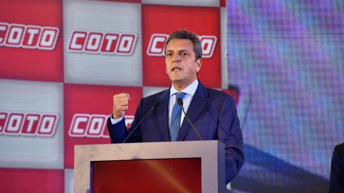 Massa asked businessmen to generate dollars to strengthen the country