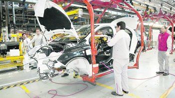el gobierno quiere que las automotrices rebajen las cuotas de planes de ahorro