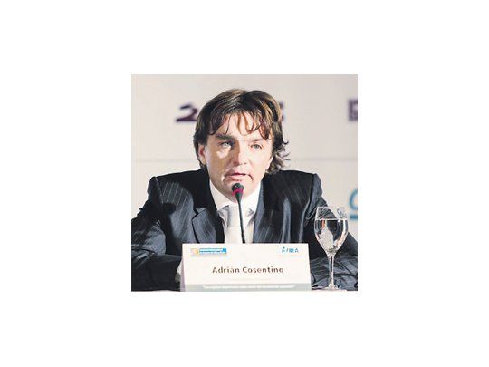 El secretario de Finanzas, Adrián Cosentino, expuso ayer en un seminario sobre seguros de vida y retiro, y anticipó allí datos sobre la marcha de la economía.