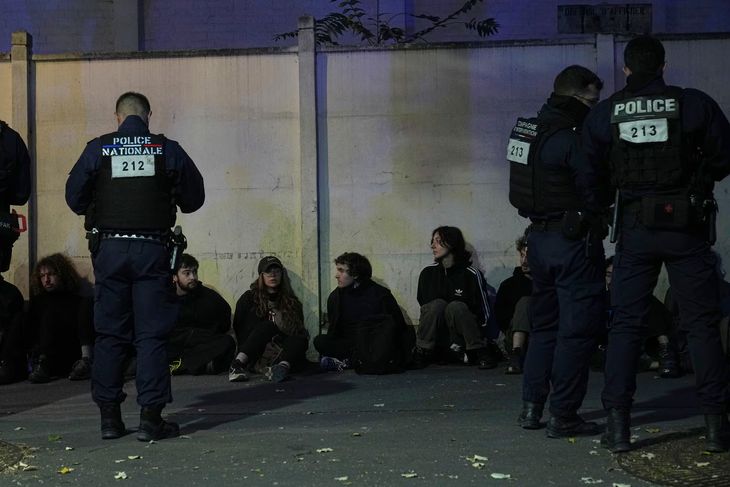 Más de 200 personas detenidas durante la jornada de manifestaciones en Francia. Más de 200 personas detenidas durante la jornada de manifestaciones en Francia.