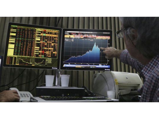 El riesgo país cerca de caer por debajo de los 516 puntos.