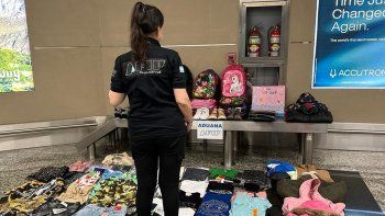 control de equipaje: aduana detecto mercaderia prohibida en las valijas de dos pasajeros