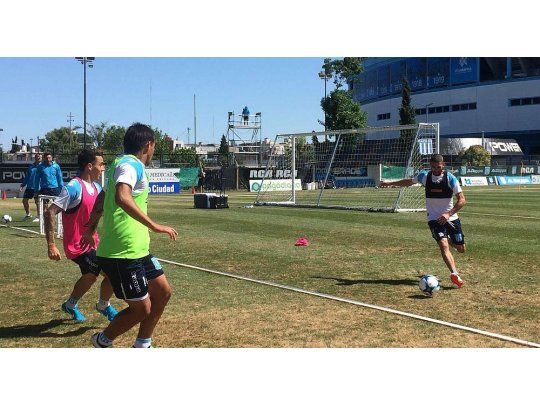 Cocca dispuso diferentes trabajo tácticos para decidir el once titular (Foto: sitio oficial de Racing).