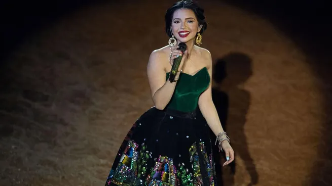 Angela Aguilar inicia su gira por EEUU.