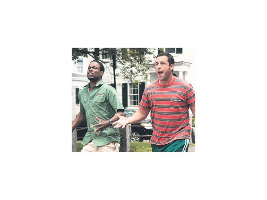 Chris Rock y Adam Sandler en “Son como niños 2” (aunque los niños son francamente más despiertos).