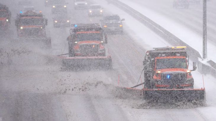 Más de 140 millones de personas permanecen bajo alerta por frío extremo y nevadas intensas. Más de 140 millones de personas permanecen bajo alerta por frío extremo y nevadas intensas. 
