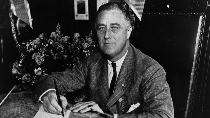 El presidente estadounidense, Franklin D. Roosevelt, autoriza el desarrollo de la bomba atómica en 1941. El presidente estadounidense, Franklin D. Roosevelt, autoriza el desarrollo de la bomba atómica en 1941.