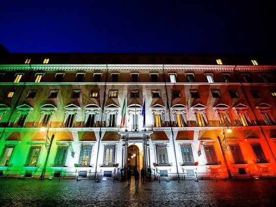 Italia y una situación desesperada ante el coronavirus. Conte ordenó frenar toda producción no esencial.