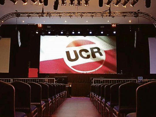 Todo listo. La UCR ya tenía armado anoche el salón de Parque Norte donde hoy sesionará la Convención Nacional. Definen continuar en Cambiemos.&nbsp;