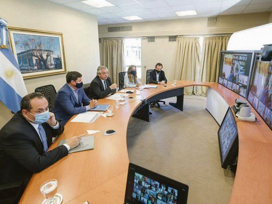 Precios. Durante el encuentro virtual desde Olivos, el Presidente expresó su preocupación por el costo de los alimentos: “No puede ser que esta oportunidad de desarrollo se convierta en un aumento de precios”.&nbsp;