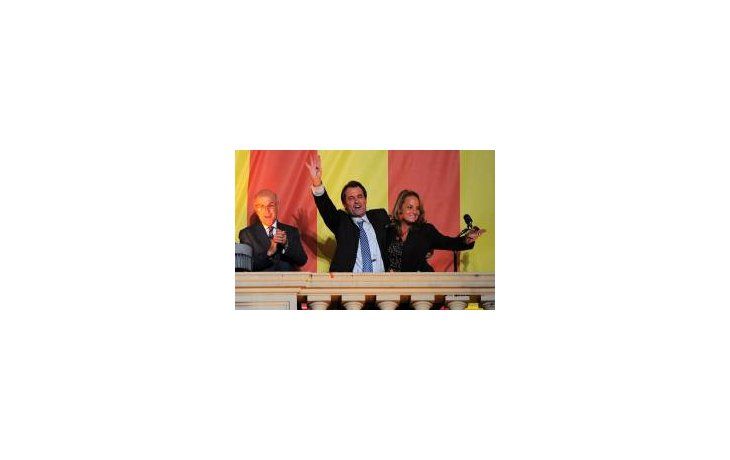 El presidente del partido nacionalista catalán, Artur Mas, junto a su mujer, Helena.