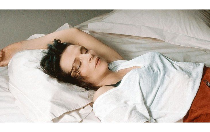 ámbito.com | Un sol interior. Es el que ilumina a la siempre atractiva estrella francesa Juliette Binoche, protagonista del film.