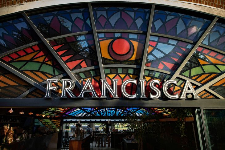 Aperitivos frescos y de autor que acompañan pizzas y tapas. Aperitivos frescos y de autor que acompañan pizzas y tapas.