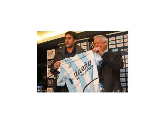 Diego Milito fue presentado oficialmente como nuevo refuerzo de Racing.