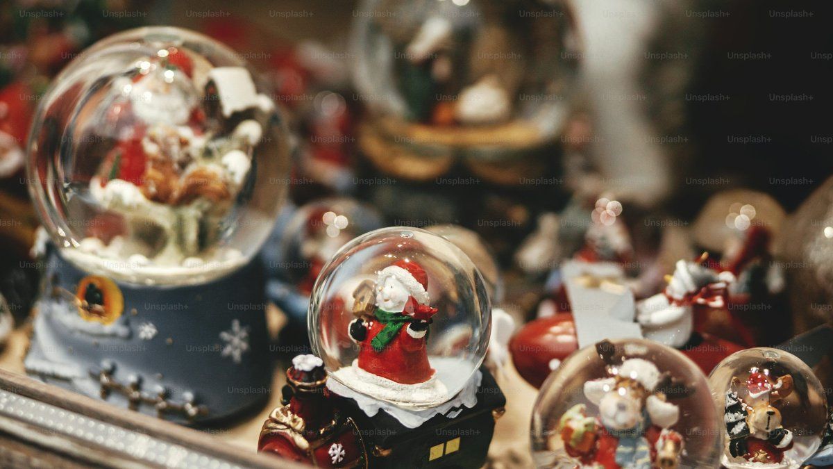 It is an ornament, it was created “by mistake” and ended up being a million-dollar invention: the story of snowballs