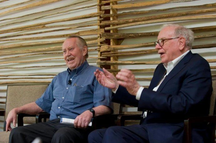 Warren Buffett consideraba a Feeney una inspiración para los empresarios más poderosos del mundo.