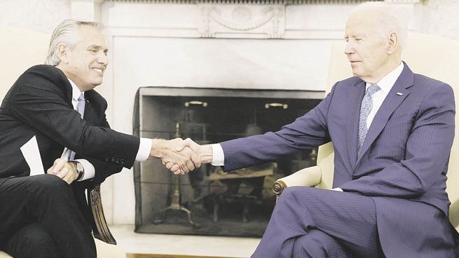 Alberto Fernandez se llevó el compromiso de Joe Biden de ayudar al país. 