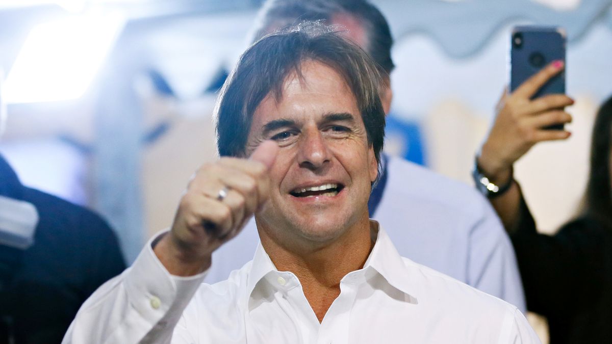 Lacalle Pou’s approval rose to 45%
