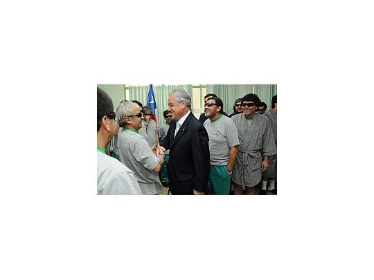 El presidente Sebastián Piñera visitó a los trabajadores que se encuentran en proceso de recuperación en el hospital de Copiapó