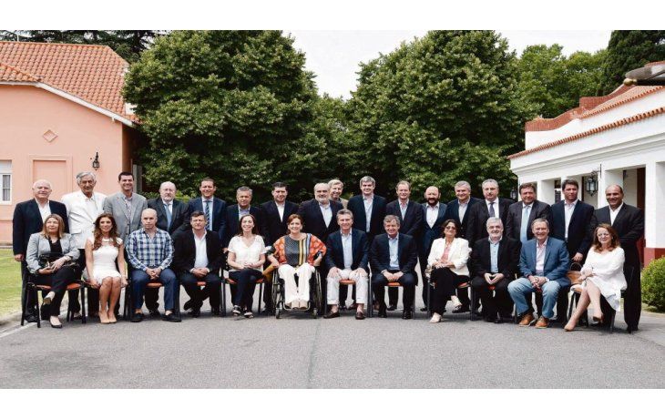 ámbito.com | RESPALDO Y CONTROL. El Gobierno busca reeditar el viernes la foto de diciembre de 2015 con asistencia perfecta de todos los gobernadores. La cita será también en la Quinta de Olivos.