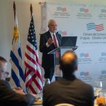 El gobierno confirmó que la reunión entre el presidente Yamandú Orsi y Donald Trump está en agenda, pero que se viene preparando con cuidado para conseguir acuerdos comerciales reales y no un simple saludo a la bandera. El gobierno confirmó que la reunión entre el presidente Yamandú Orsi y Donald Trump está en agenda, pero que se viene preparando con cuidado para conseguir acuerdos comerciales reales y no un simple saludo a la bandera.