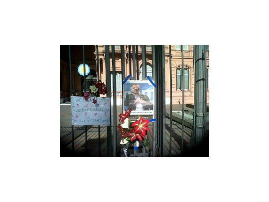 Homenajes en la fachada de la Casa Rosada a tres años del fallecimiento de Néstor Kirchner.