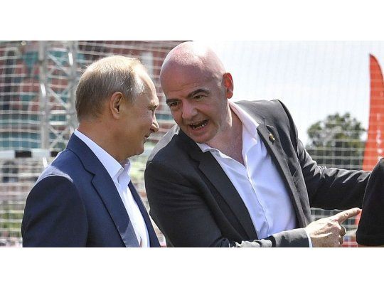 La FIFA le respondió a Maradona y defendió los arbitrajes del Mundial