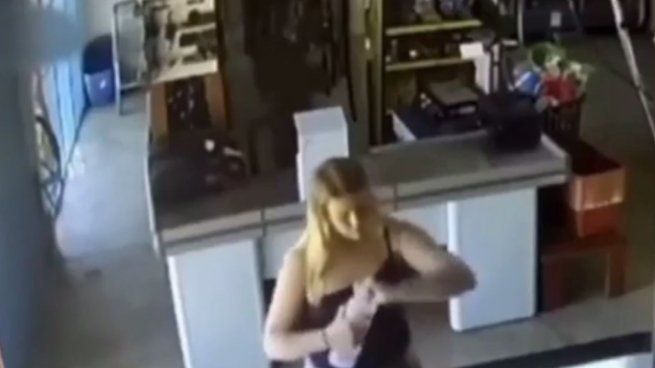Una joven cajera de supermercado del municipio brasileño murió tras ser quemada viva a manos de otra mujer.