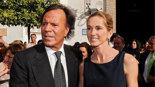 Julio Iglesias junto a su esposa, Miranda Rijnsburger.