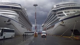 El Puerto de Ushuaia es uno de los pilares económicos de la capital provincial. El Puerto de Ushuaia es uno de los pilares económicos de la capital provincial.