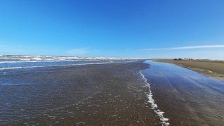 Una de las playas más grandes y desconocidas de Buenos Aires. Una de las playas más grandes y desconocidas de Buenos Aires.