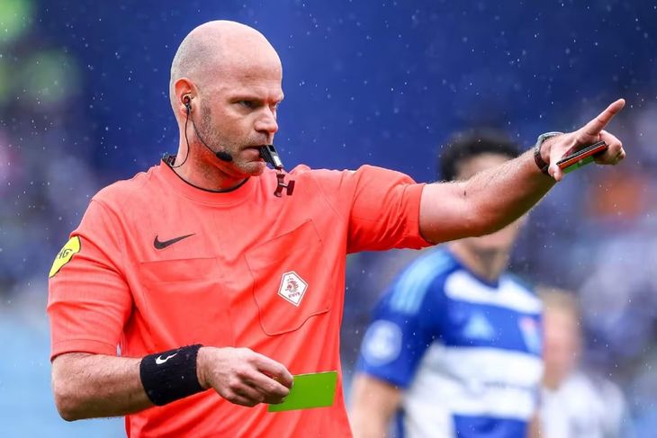La Real Asociación Neerlandesa de Fútbol (KNVB) confirmó el fallecimiento del juez neerlandés y expresó su conmoción. Semanas atrás, la FIFA lo había apartado de la Copa del Mundo luego de una acusación que finalmente fue archivada por la Justicia británica. La Real Asociación Neerlandesa de Fútbol (KNVB) confirmó el fallecimiento del juez neerlandés y expresó su conmoción. Semanas atrás, la FIFA lo había apartado de la Copa del Mundo luego de una acusación que finalmente fue archivada por la Justicia británica.